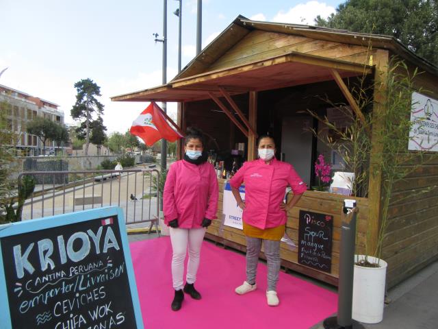 Un des trois chalets est dédié à la cuisine du monde, comme ici avec le Krioya, un restaurant péruvien, pour la première semaine..