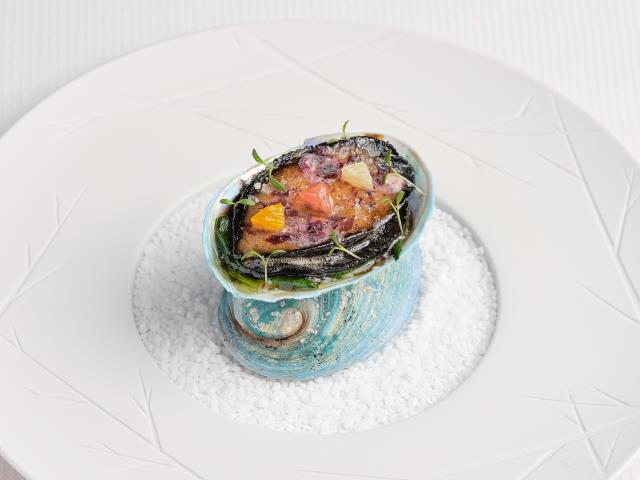 Ormeaux en coquille, beurre d'algue et agrumes, une recette d'Alain Montigny
