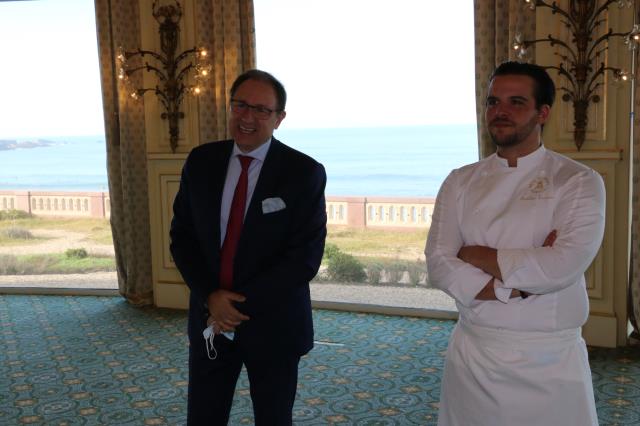 Alessandro Cresta, directeur de l'Hôtel du palais, et Aurélien Largeau, le nouveau chef.