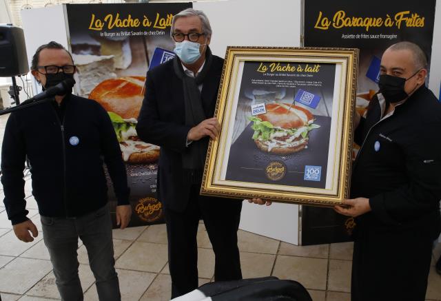 A l'heure de l'inauguration avec, à gauche, Jean-Bernard Jacques, et au centre François Sauvadet.