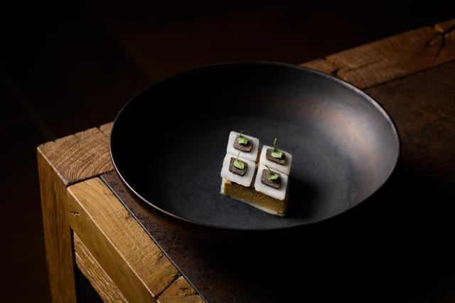 Vasarely Topinambours / Foie Gras / Truffe, Une recette de Mathieu Pérou étoilé Michelin au Manoir de la Régate.