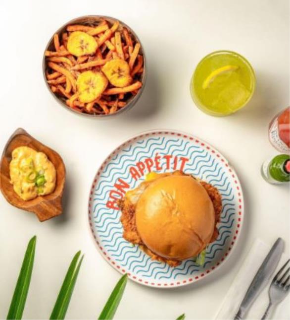 Le burger né de la collaboration entre PNY et BMK Paris Bamako.