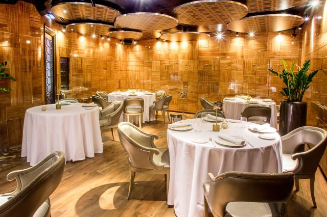 La salle de La Table d'Antonio et ses casiers à cigares