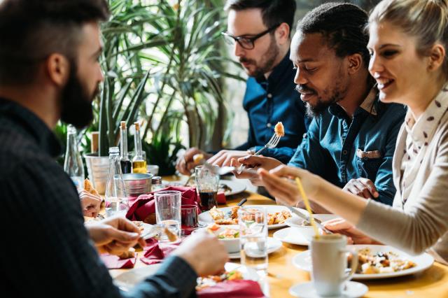 70 % des Français disent préfèrer se rendre au restaurant plutôt que cuisiner à la maison.