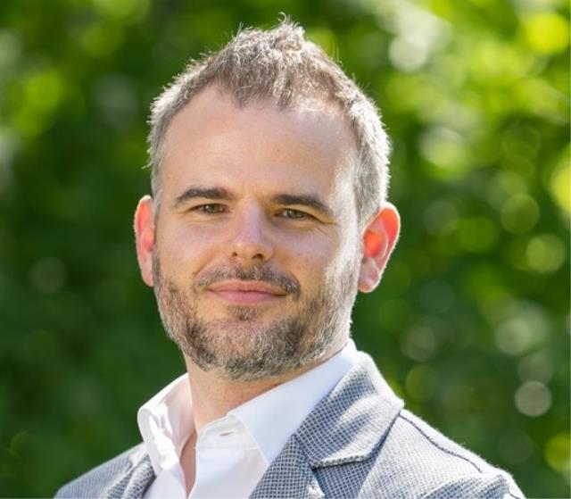 « Dans l'absolu, un pass sanitaire, ça a du sens', reconnaît Nicolas Decker.