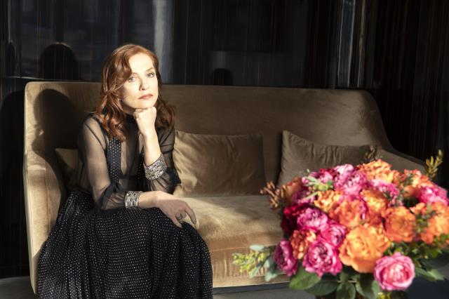 La comédienne Isabelle Huppert dans la suite de l'hôtel Lutetia à son nom.