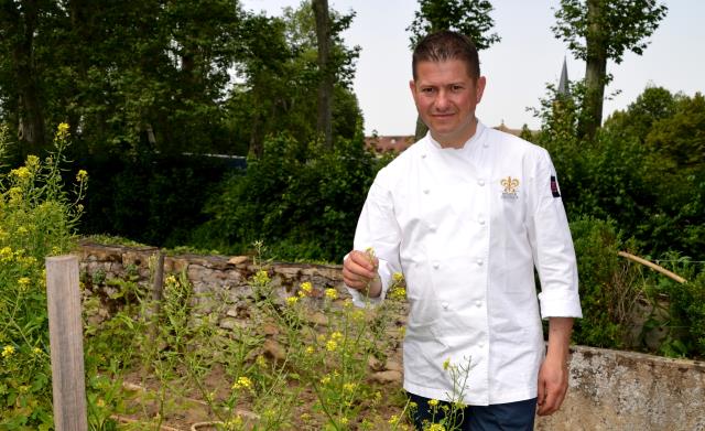 A travers 'L'immersion en Charolais' proposée par Frédéric Doucet dans le cadre de la Vallée de la Gastronomie, les clients peuvent visiter le jardin du chef situé à 300 m du restaurant et comprendre la permaculture.