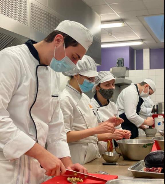 professionnels de la mer et étudiants du lycée Tirel lors d'un atelier