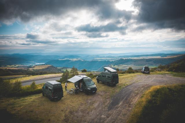 Nomadism a imaginé un « boutique hôtel nomade », calé sur les codes de l'hospitalité d'un 5 étoiles.