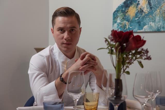 Baptiste Renouard, cher du restaurant Ochre à Rueil-Malmaison (92), vient d'obtenir sa première étoile.