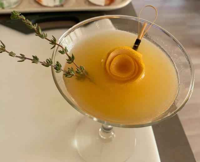 un cocktail effectué par l'un des candidats