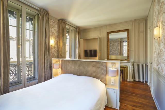 A l'hôtel Vaubecour, des sur-fenêtres intérieures assurent l'isolation des huisseries