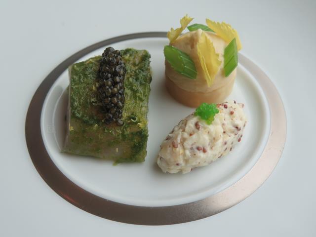 La dorade royale/ céleri/ Presto de livèche, un plat aux trois saveurs et au goût franc, comme le souhaite Mathieu Boutroy pour Le Cerisier.