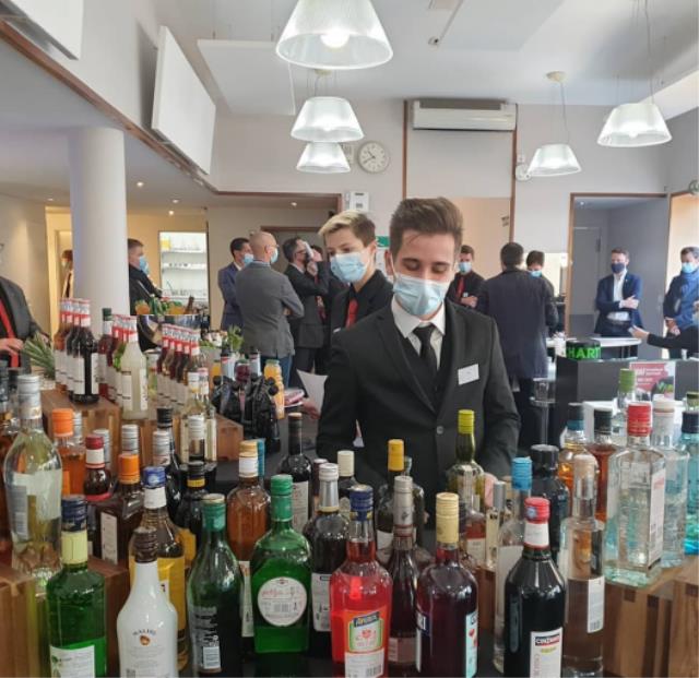 Lucas Lucien médaille d'argent Départementale et une médaille d'argent Régionale MAF Employé Barman
