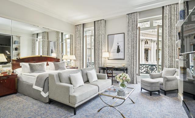 Une Junior Suite de l'hôtel Intercontinental Paris Le Grand.