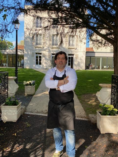 'J'ai tout vendu. Je n'ai plus que mon restaurant, mais je reste optimiste', confie Jean-Paul Braga.