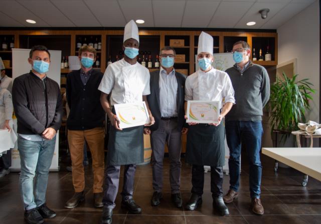 de gauche à droite : Hervé Palmieri, influenceurs chaine Hervé Cuisine sur YouTube, Facebook et Instagram, Lionel Créteur, Chef de Racine à Lectoure, Gers, Malick Diop El Hadji, Daniel Peyraube, Président de Maïz'Europ', Mathis Picq, Laurent Seminel, dire