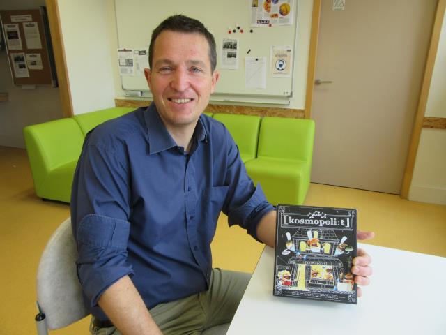 Jean-Christophe Watelet, professeur principal de la Terminale Bac Pro Cuisine/CSR, et fan du jeu Kosmopolit