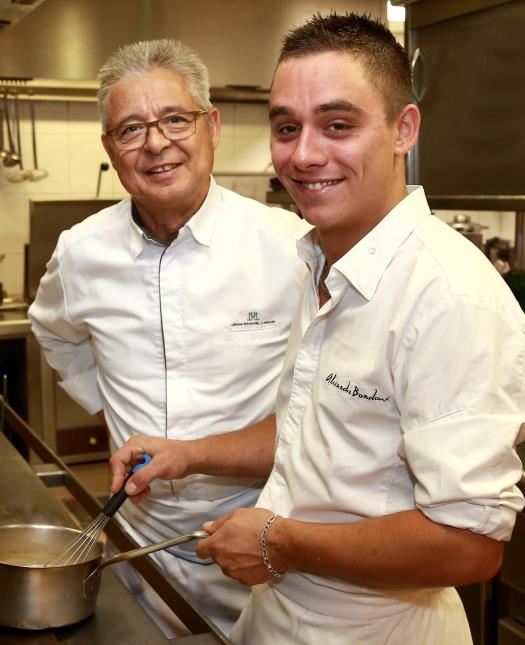 Jean-Michel Lorain aux côtés de son neveu Alexandre Bondoux appelé à reprendre les rennes de La Côte Saint Jacques d'ici 4 à 5 ans.