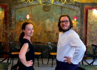 Laurence et Jérôme Faure ont opté pour une décoration inspirée de la Rome antique.