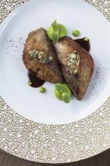 Le pigeon, tartare d'huîtres et petits pois