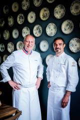 Le chef Eric Frechon (à gauche), et le chef Yann Meinsel.