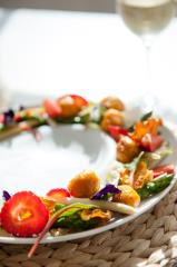 Chaud froid d'asperges aux fraises et gnocchis de patate douce recette Claire Vallée