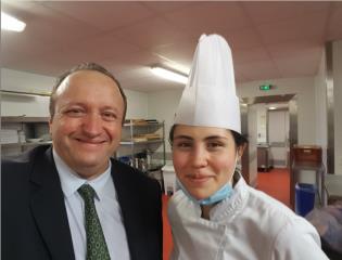 La gagnante Elisa Causse et son professeur Frédéric Rame.