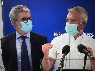 Le préfet des Alpes Maritines et le professeur Olivier Guérin lors de la conférence de presse du 22...