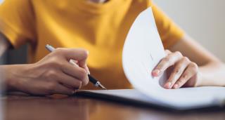L'employeur peut être engagé à ne pas licencier pour une période supérieure à l'indemnisation de...