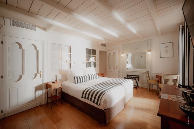 L'une des chambres de l'hôtel HR-HOTEL-RESTAURANT.
