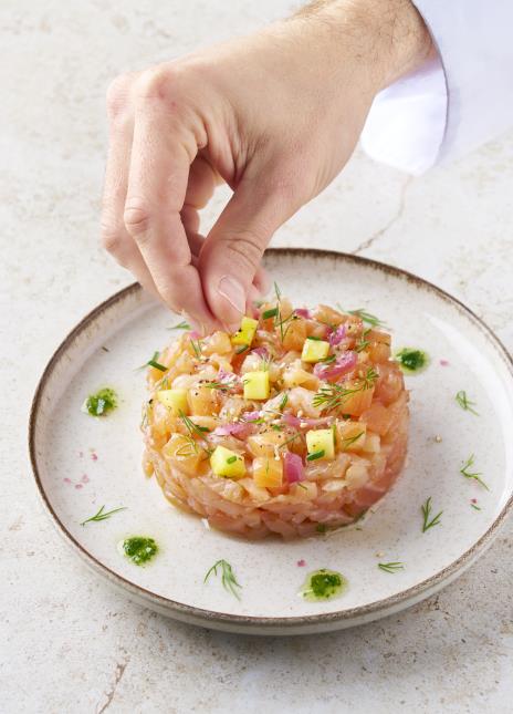 Le tartare de saumon fumé fait partie des 14 produits de la mer de la Maison Rougié.