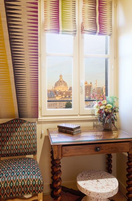 L'Hôtel Prince de Conti est situé non loin des quais de Seine, dans le quartier de Saint-Germain-des-Prés.