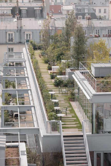 Les jardins suspendus font le lien entre les trois bâtiments.