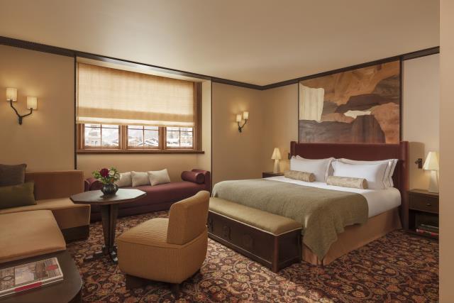 Une chambre de l'hôtel Saint Roch, à Courchevel, qui rejoint la Collection Maisons Pariente. 