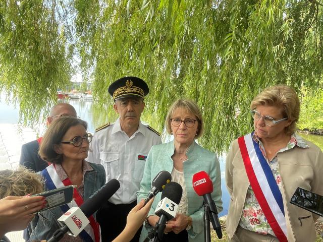 De gauche à droite : Christelle Minard député d’Eure et Loir (2e circonscription), Hervé Jonathan préfet d'Eure-et-Loir, Véronique Louwagie et Christine Renaux-Marechal maire d'Écluzelles.