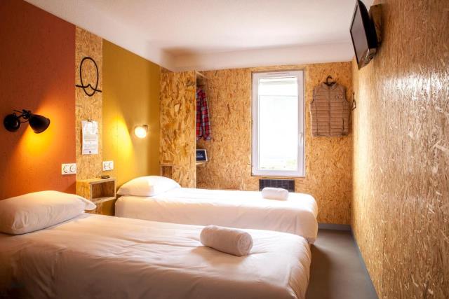 Une chambre twin de l'hôtel Moustache, The Originals Access, à Seclin.