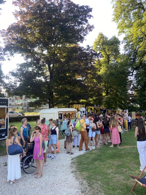 Le Domaine de Marlioz multiplie les expériences dans son parc : ciné en plein air, food-truck, sylvothérapie…	
