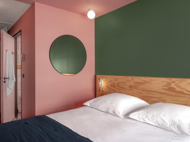 Une chambre de l'hôtel Eklo Nantes.