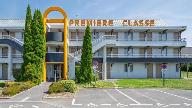 La façade du Première Classe de Valenciennes a fait l'objet d'un rafraichissement. 