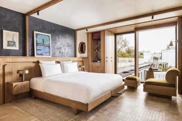 Une chambre de l'hôtel La Fondation, à Paris.