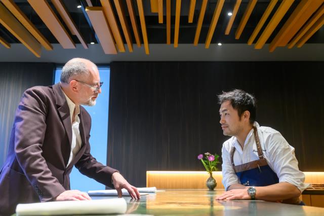 L'architecte Jean-Philippe Thomas et le chef doublement étoilé Kazuyuki Tanaka.