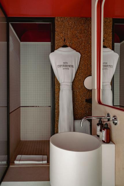 Une salle de bains de l'Expérimental Marais, ouvert le 11 mars dernier. 