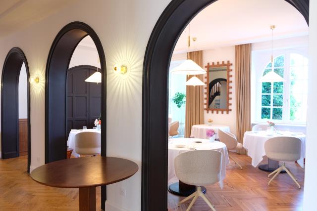 Le restaurant comporte désormais trois salles de 42 couverts, un nombre identique à l'ancienne configuration mais avec plus de confort.