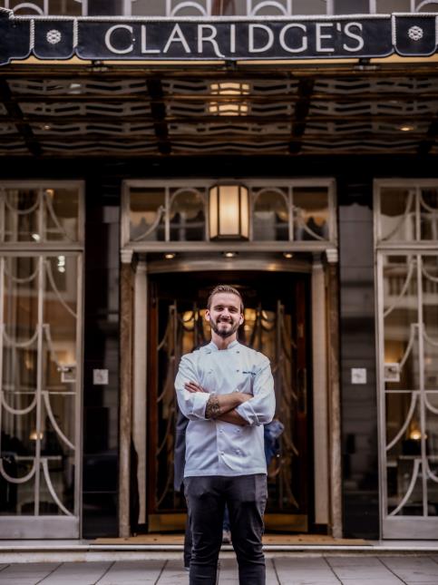 Le chef-pâtissier exécutif du palace londonien The Claridge's est un Français, Thibault Hauchard 