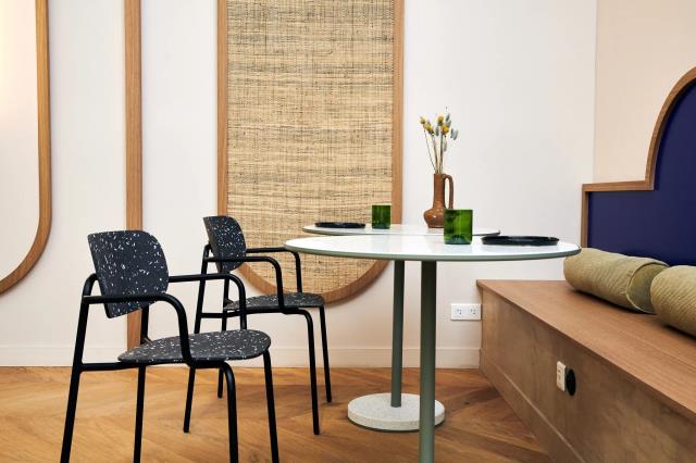 Les chaises sont proposées entre 180 et 350 euros TTC l’unité.