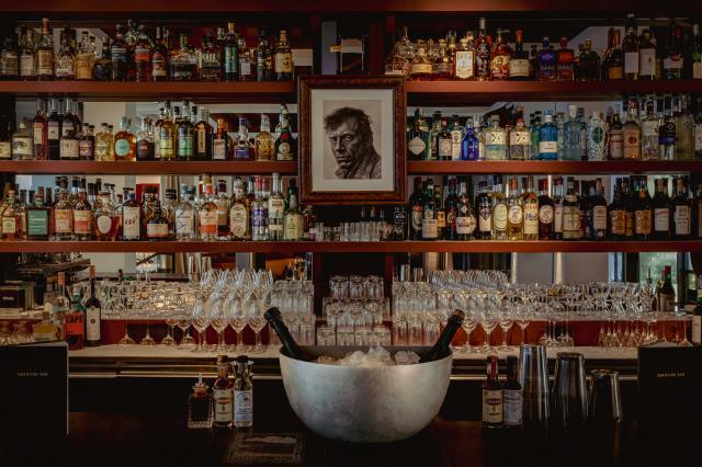 Le bar de l'Expérimental Marais, à Paris. 