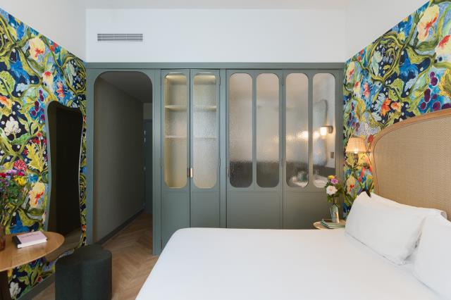 Une chambre de l'hôtel Miss Fuller décorée par l'artiste Camille Chastang. 