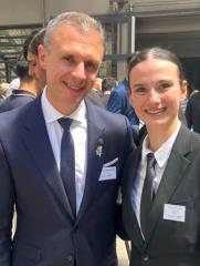 Camille Rouhet a reçu les félicitations de Manuel Peyrondet, parrain du concours 2025.
