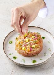 Le tartare de saumon fumé fait partie des 14 produits de la mer de la Maison Rougié.